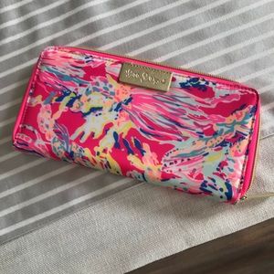 Lilly Pulitzer travel wallet
